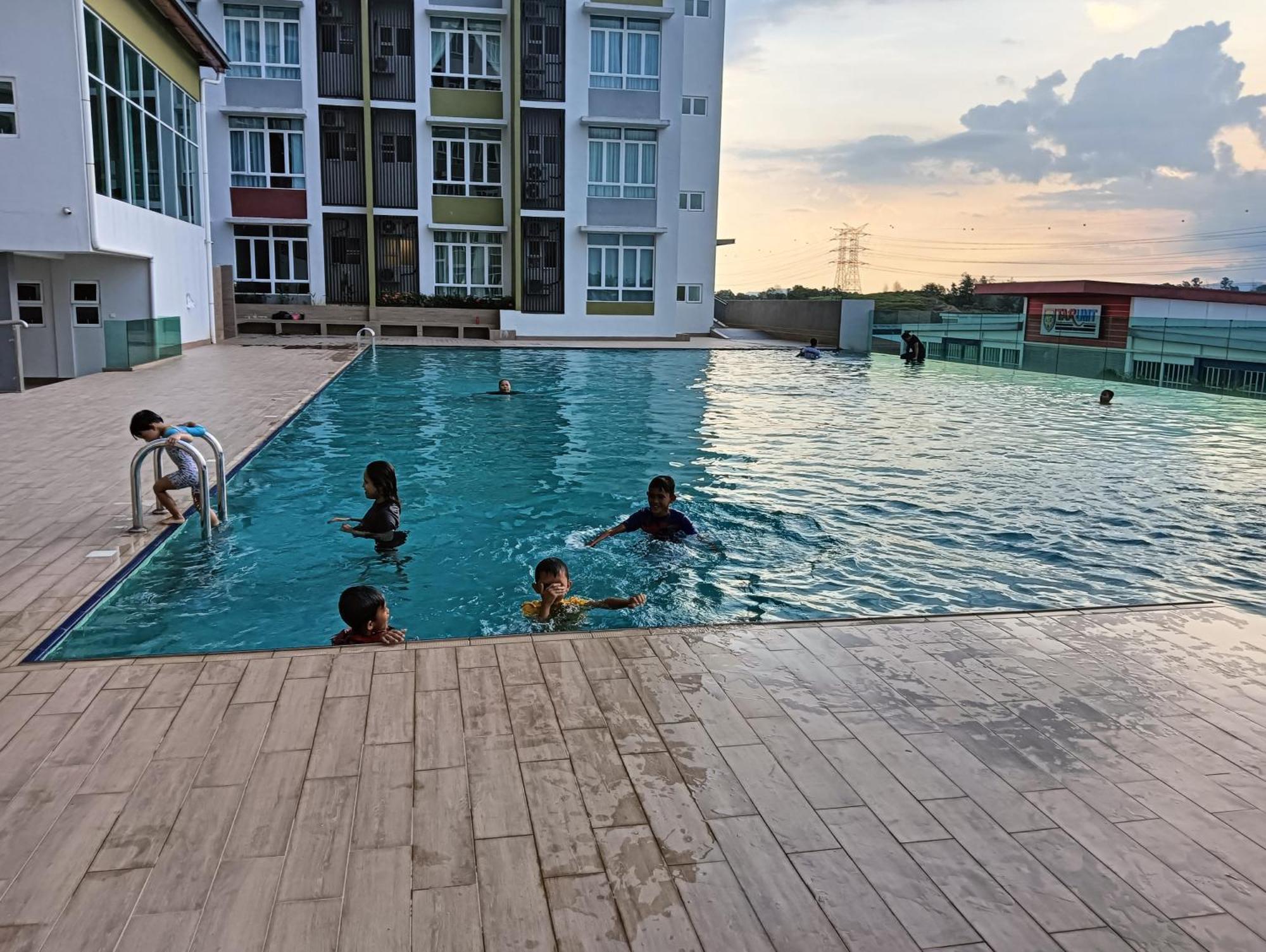 Mahkota Valley Pool View